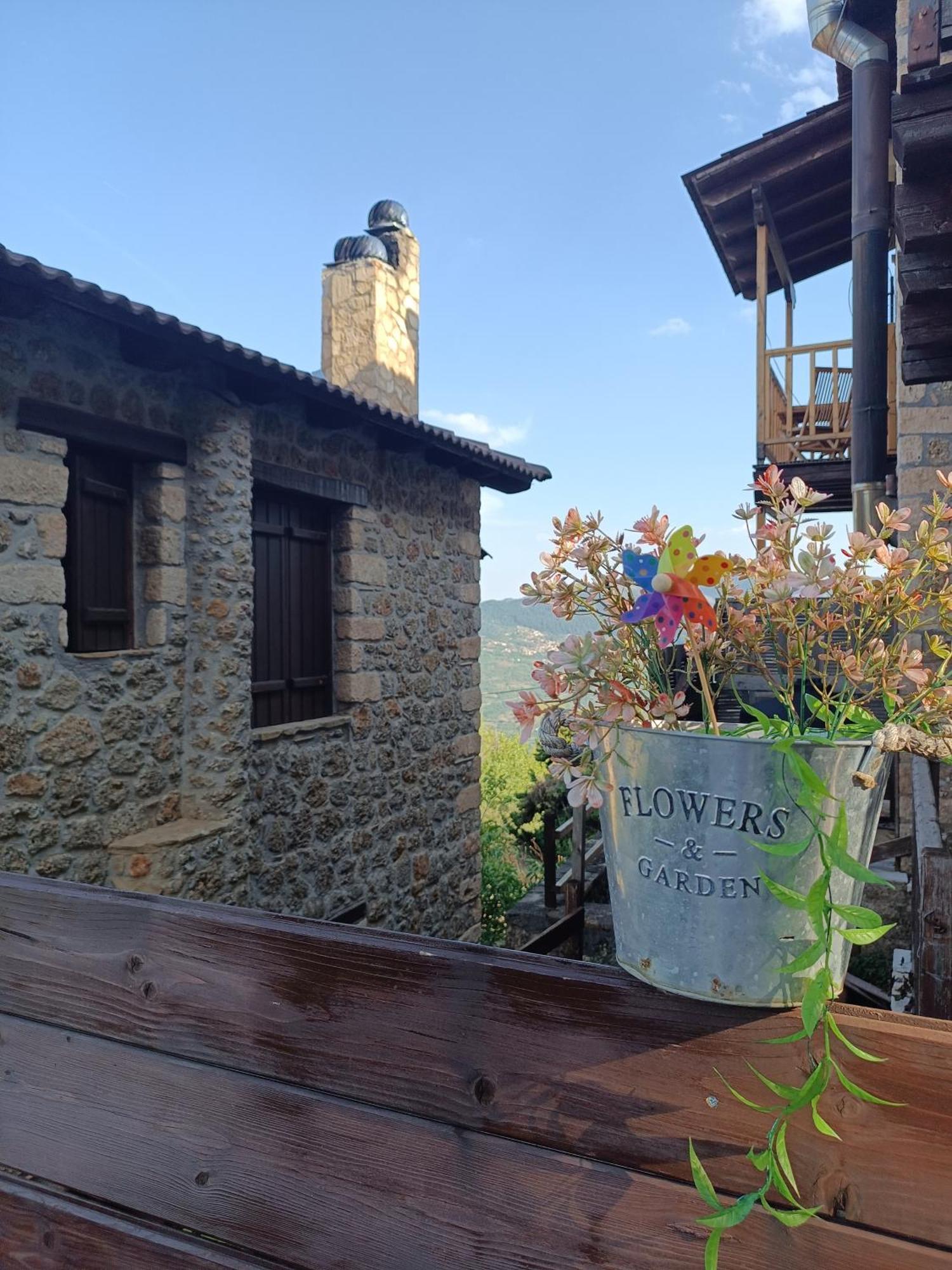 Hotel Ξενώνας Λίκνο Synikia Mesi Trikalon Exteriér fotografie